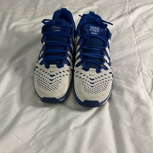 NIKE FREE RUNNERS